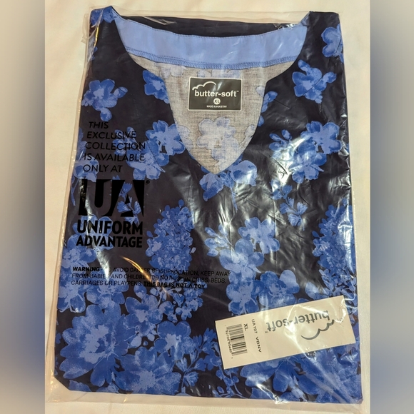 Set of three women's scrub tops. Size XL. Butter-soft brand. - Picture 5 of 13